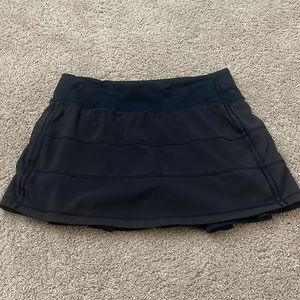 Lululemon black pace rival skirt size 2